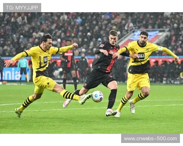 勒沃库森前锋希克:与科法内组成高效攻击组合 勒沃库森前锋希克:与科法内组成高效攻击组合